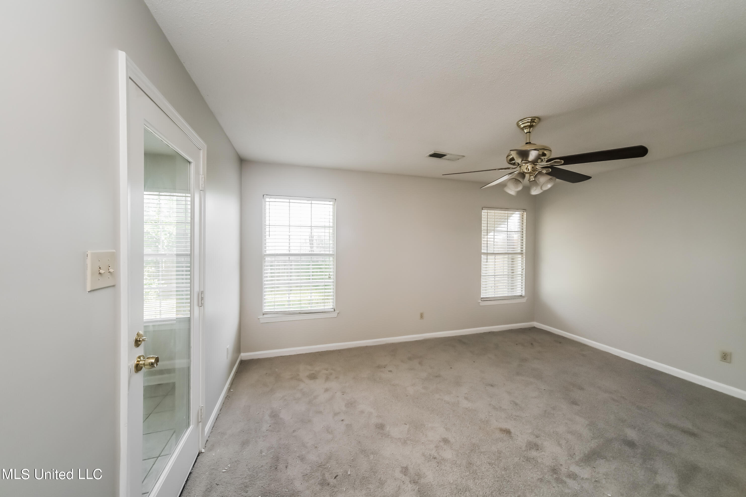 1107 Charstone Drive Southaven, MS 38671 - Photo 9 of 15 009-photo-primary-bedroom-11091247