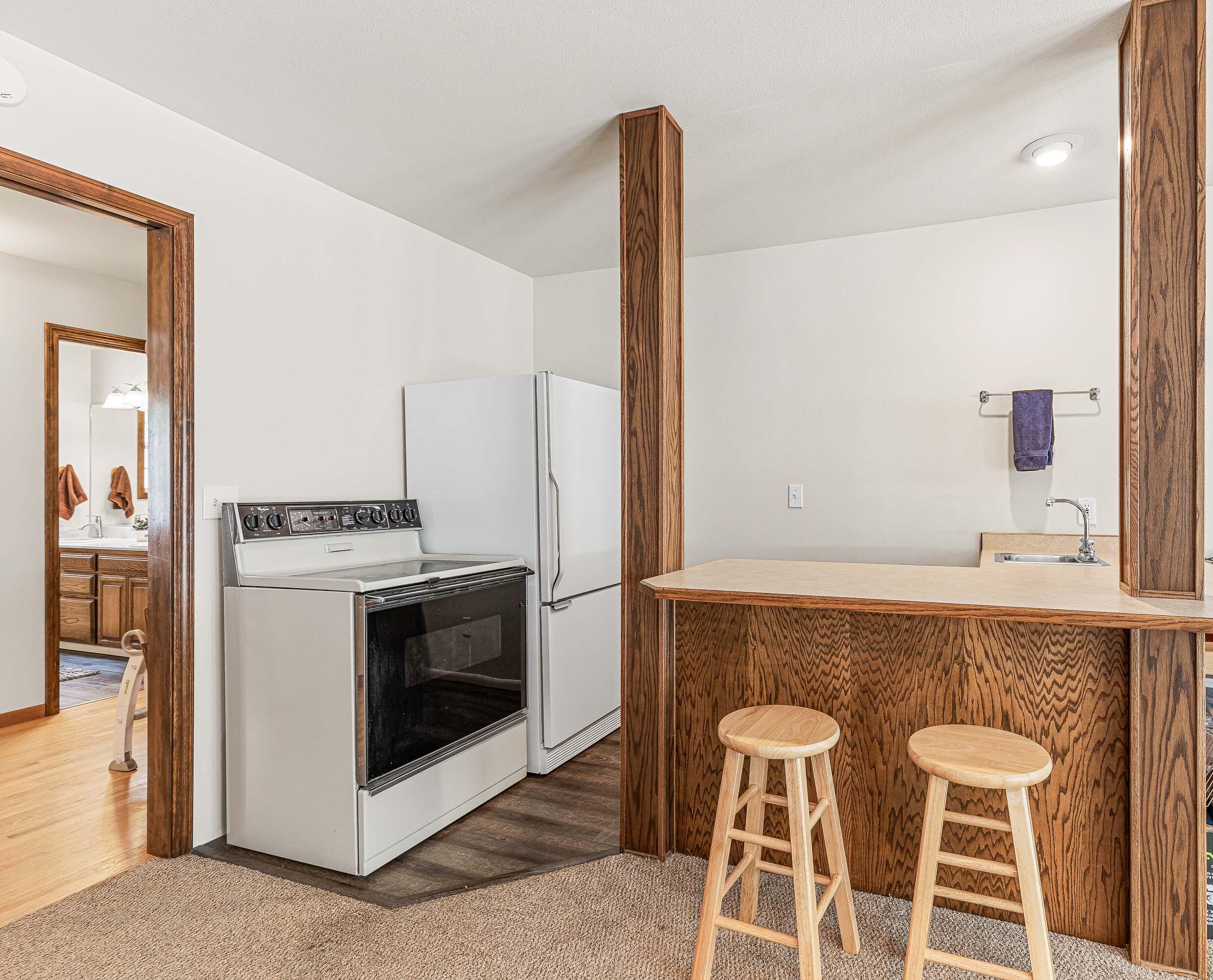 3142 Anderson Creek Road Talent, OR 97540 - Photo 20 of 46 Family room/ suite wet bar and kitchenette