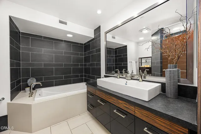 $1,295,000 | 257 South Hudson Avenue, Unit 102, Pasadena, CA 91101