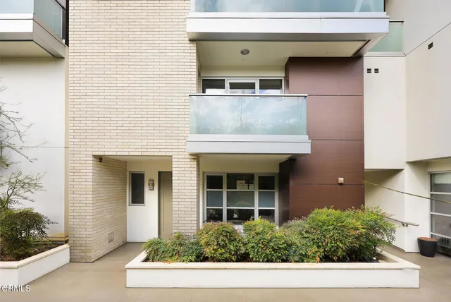 $1,295,000 | 257 South Hudson Avenue, Unit 102, Pasadena, CA 91101