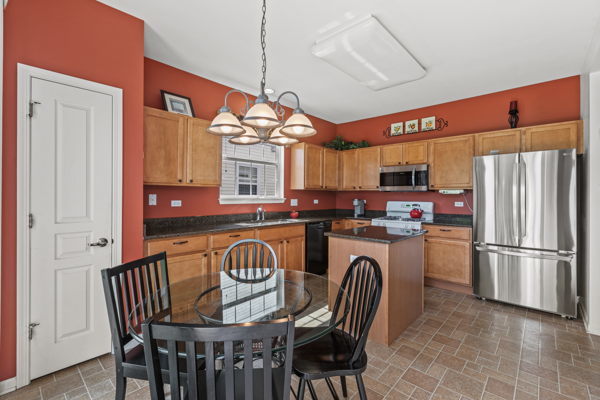 2445 Rolling Ridge Elgin, IL 60124 - Photo 9 of 24 Gallery Image 9