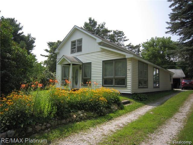 8354 Pettysville Road Pinckney, MI 48169 - Photo 1 of 13 FRONT.jpg