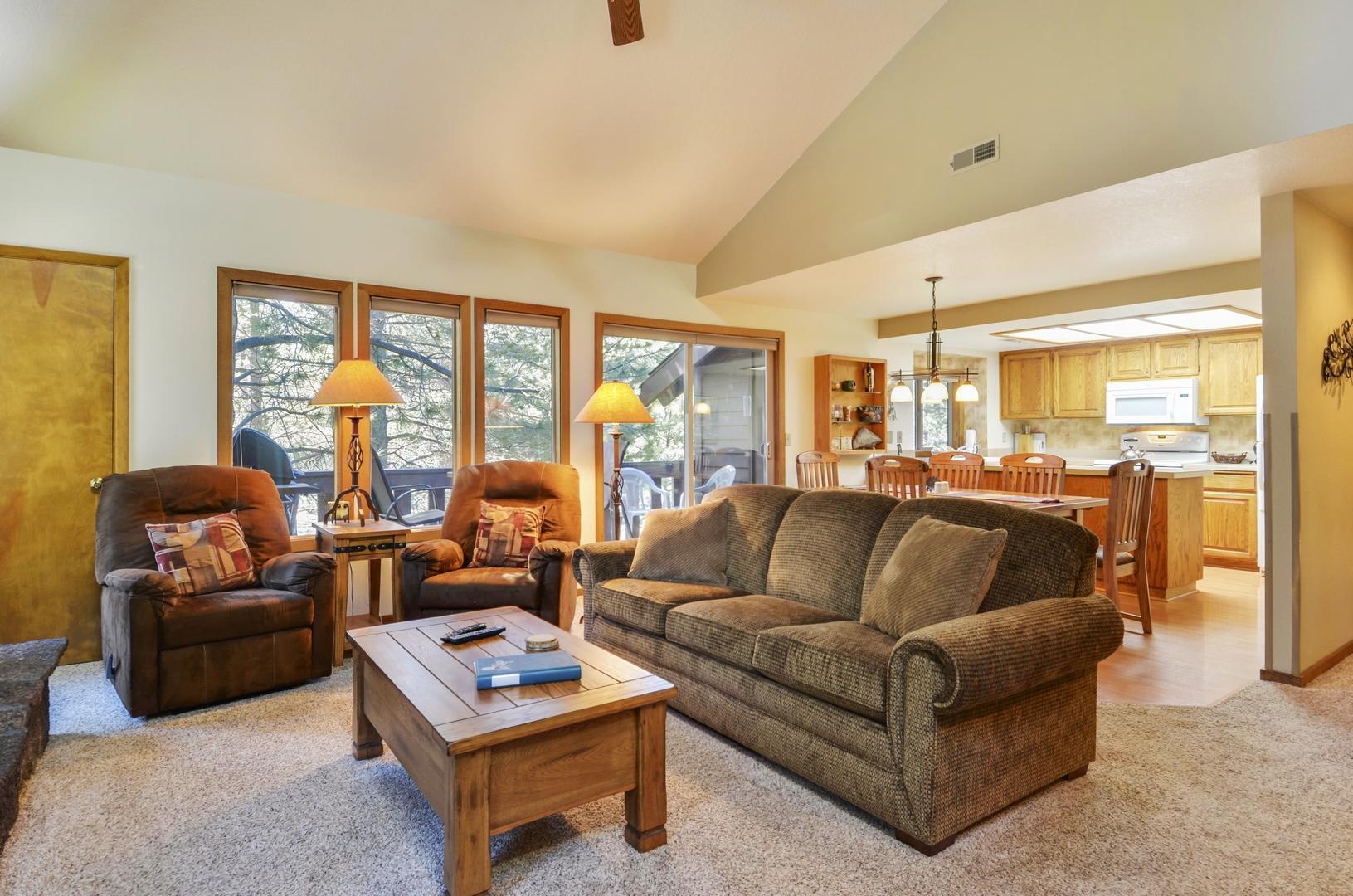 57301 Beaver Ridge Loop, Unit 10 Sunriver, OR 97707 - Photo 4 of 23 a living room with furniture and a large window
