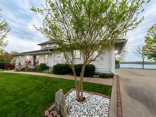 $705,000 | 55 Eagles Landing, Eddyville, KY 42038