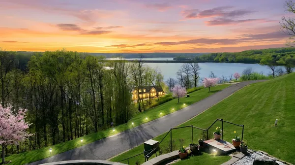$705,000 | 55 Eagles Landing, Eddyville, KY 42038