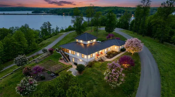 $705,000 | 55 Eagles Landing, Eddyville, KY 42038