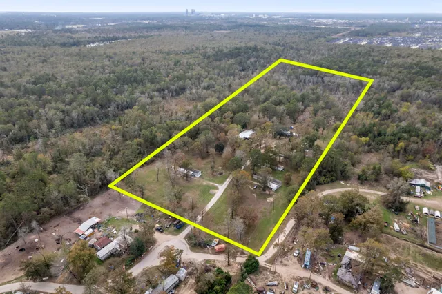 a view of a tennis court