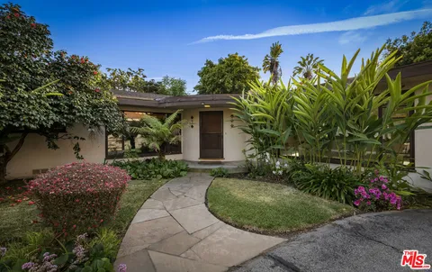 a view of a backyard with a fountain