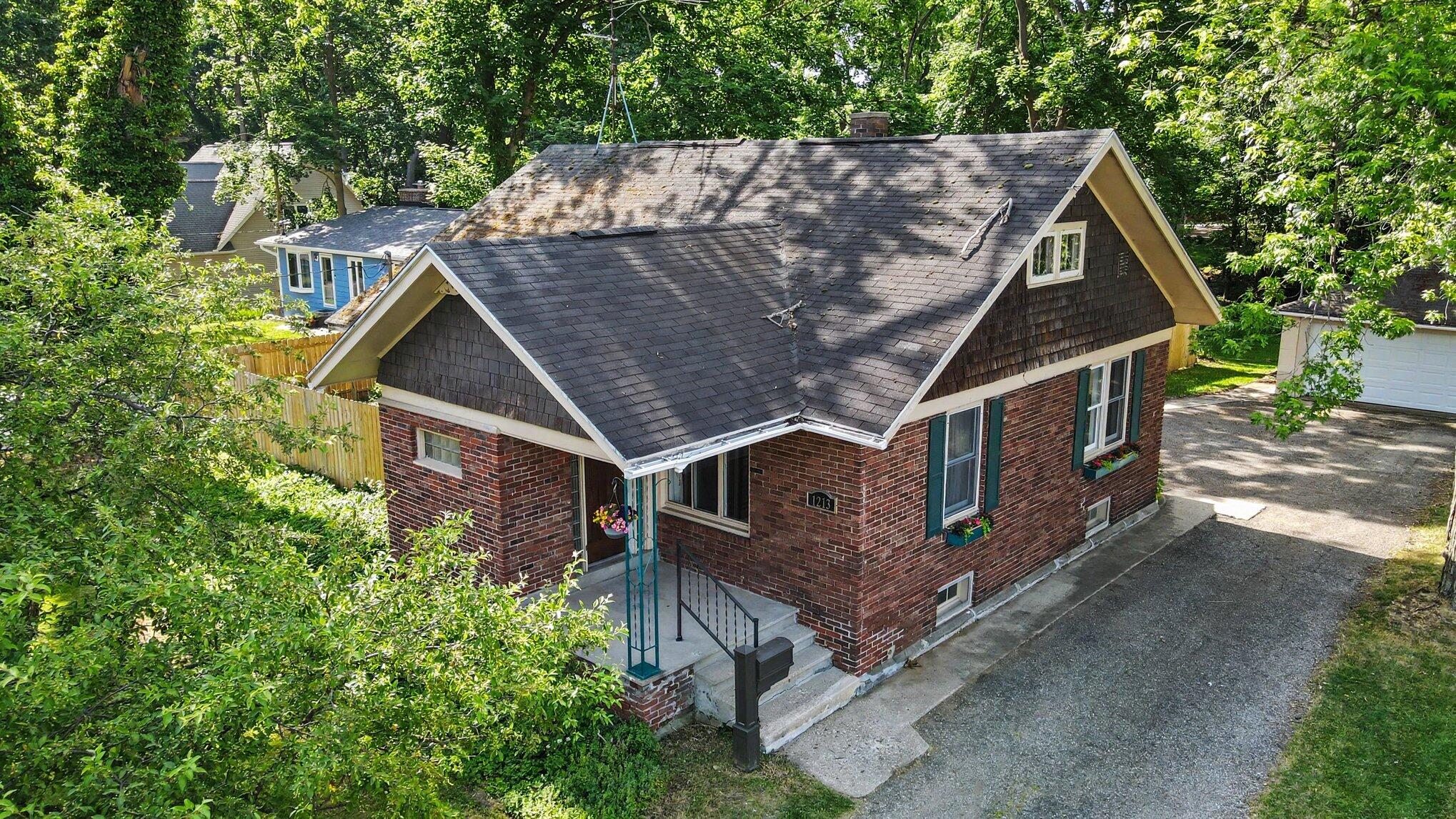 1213 Whites Road Kalamazoo, MI 49008 - Photo 2 of 23 023_file_2643