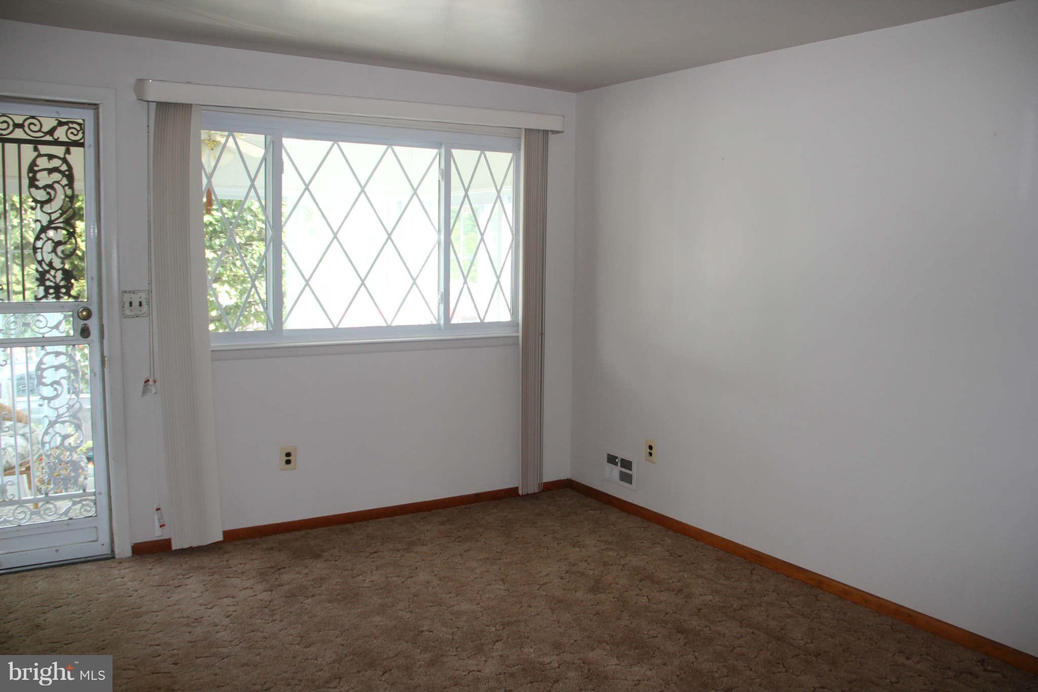 7820 Highpoint Road Baltimore, MD 21234 - Photo 23 of 25 Living Room