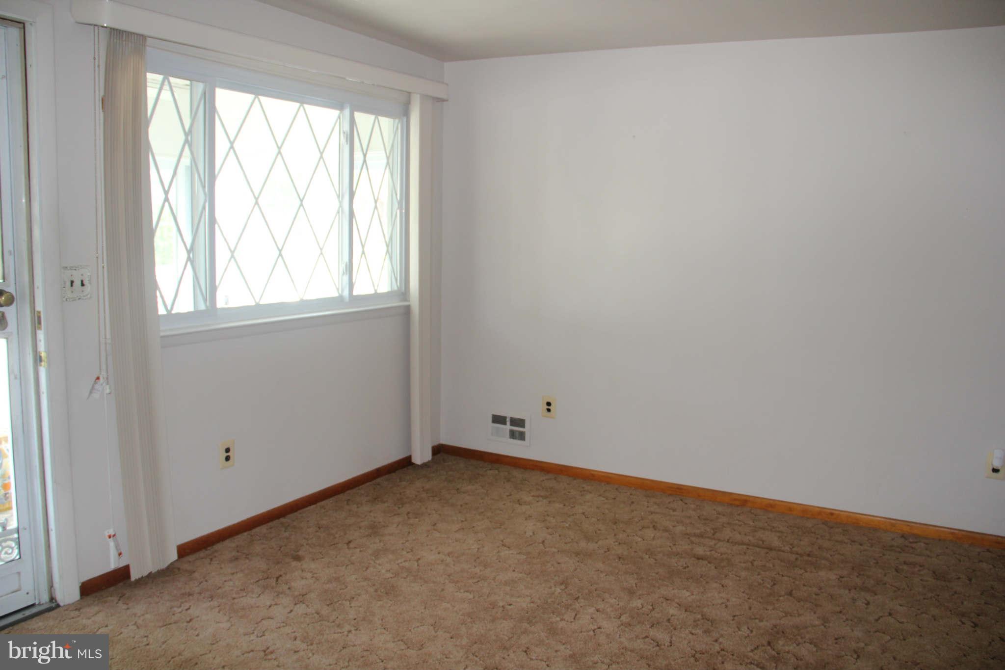 7820 Highpoint Road Baltimore, MD 21234 - Photo 24 of 25 Living Room