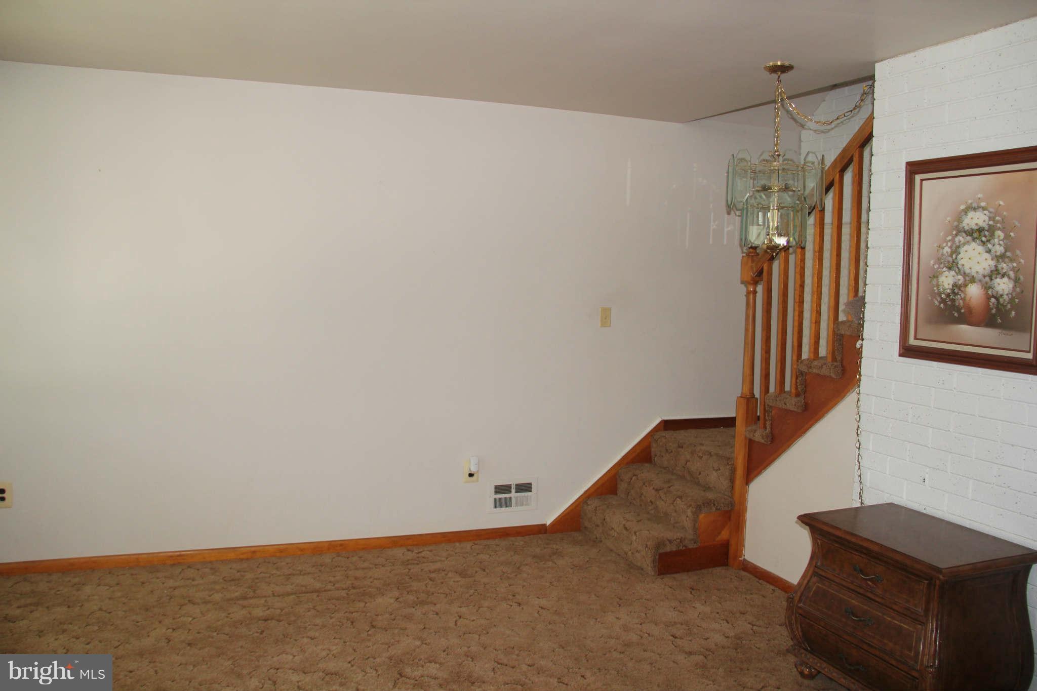 7820 Highpoint Road Baltimore, MD 21234 - Photo 25 of 25 Living Room