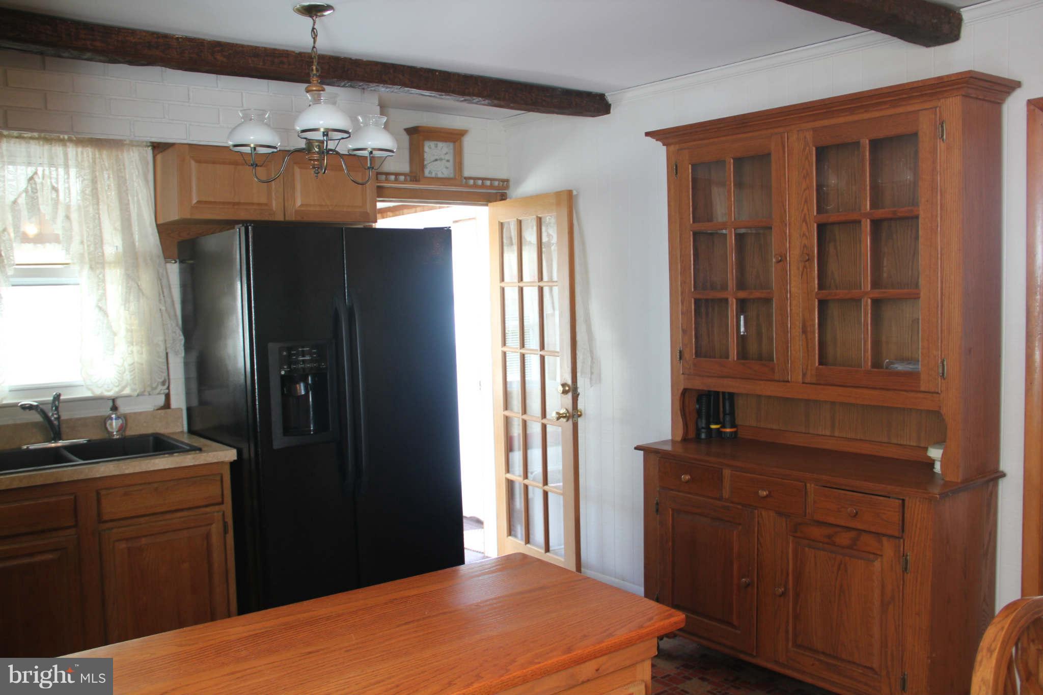 7820 Highpoint Road Baltimore, MD 21234 - Photo 8 of 25 Kitchen