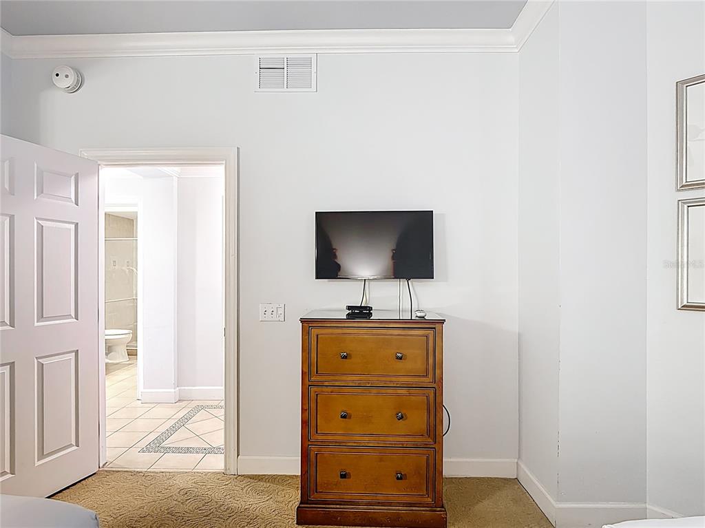 1356 Centre Ct Ridge Drive, Unit 103 Reunion, FL 34747 - Photo 28 of 53 a living room with furniture and flat screen tv