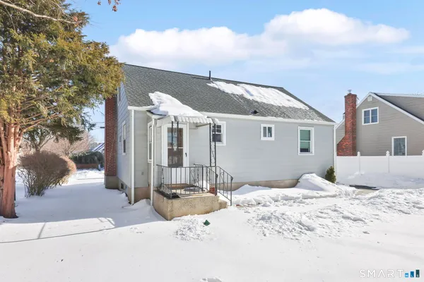 $409,999 | 11 Stratfield Place, Bridgeport, CT 06604