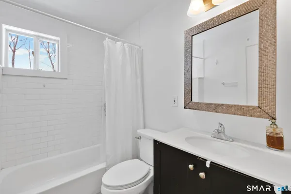 $409,999 | 11 Stratfield Place, Bridgeport, CT 06604