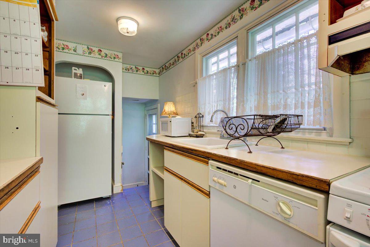 446 Homestead Road Wayne, PA 19087 - Photo 12 of 31