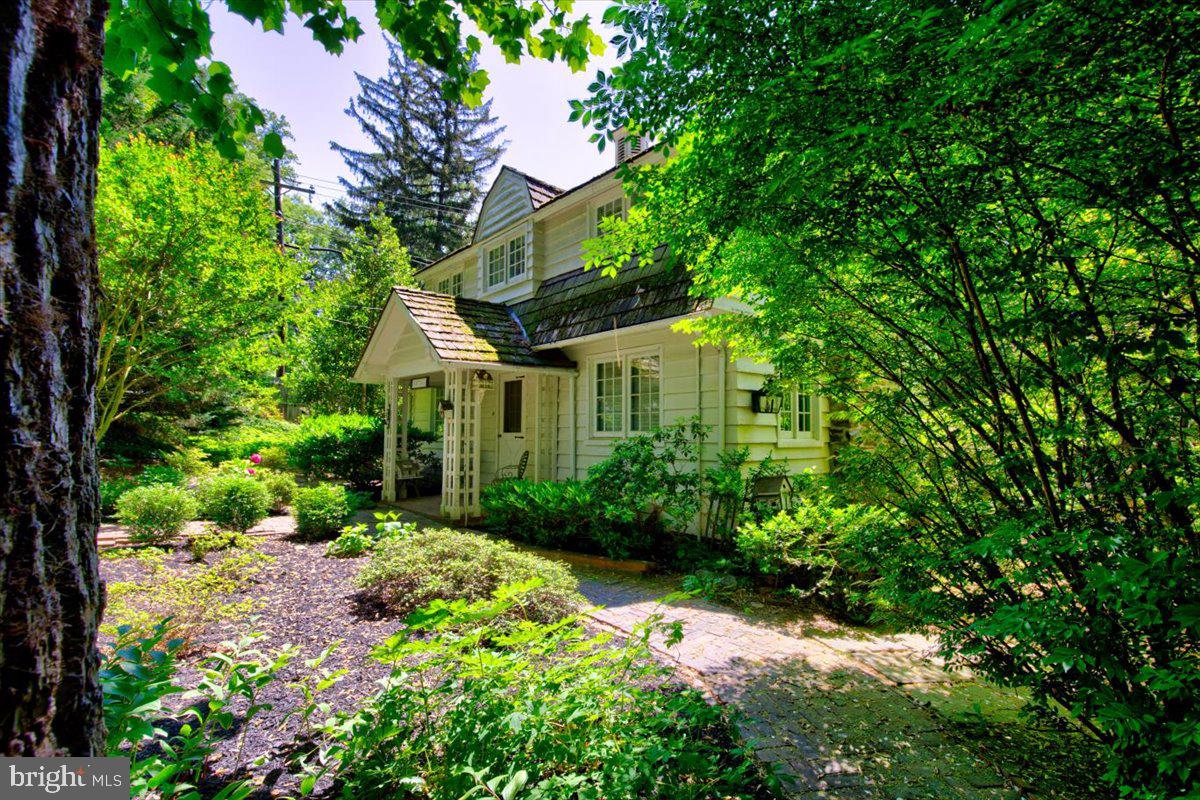 446 Homestead Road Wayne, PA 19087 - Photo 2 of 31