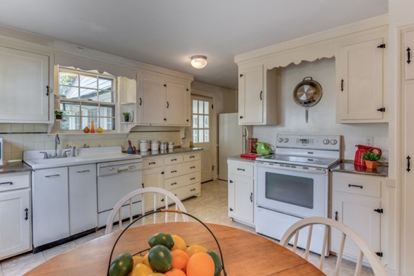 13 Ronaele Road Medford, MA 02155 - Photo 17 of 30 Gallery Image 17