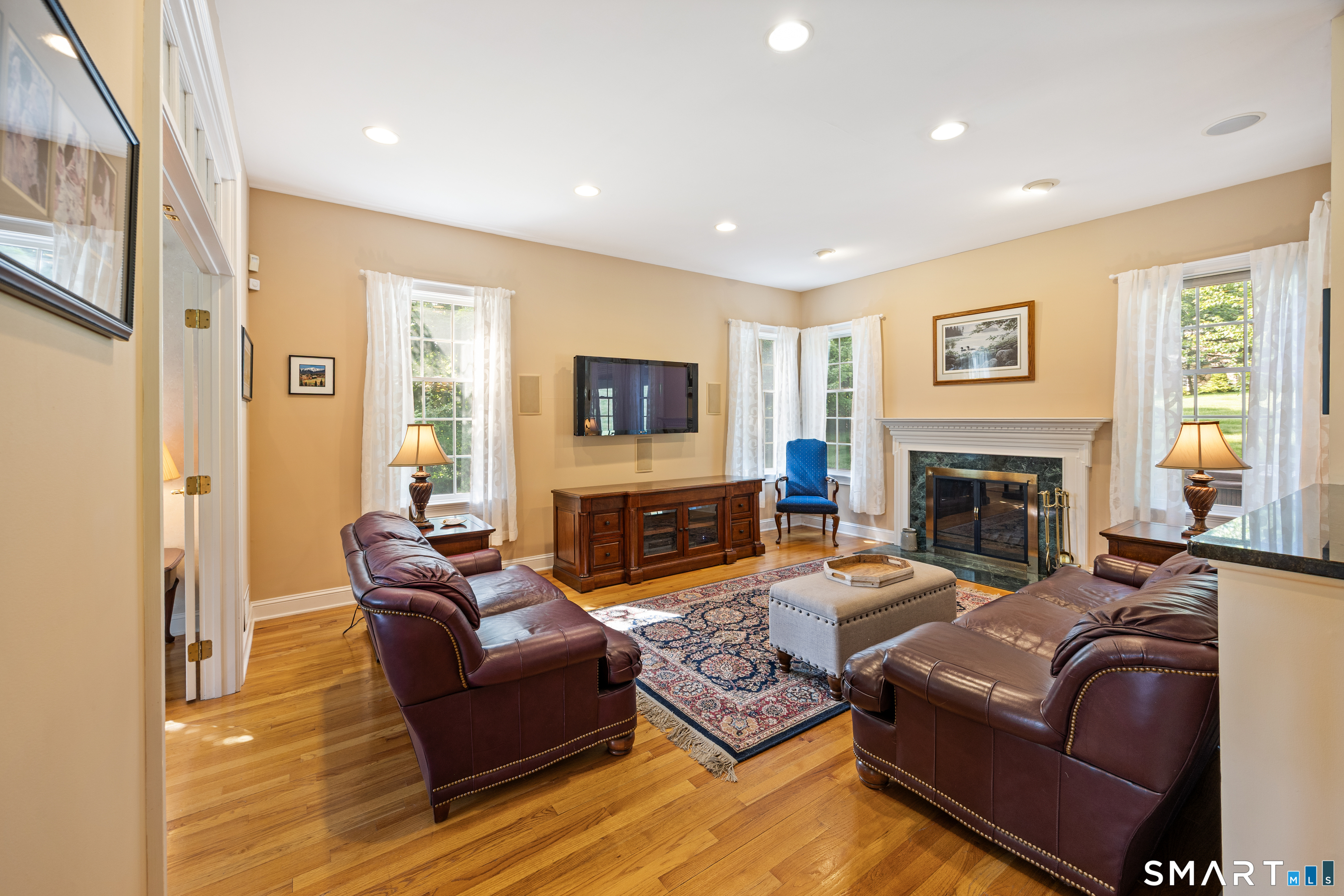 325 Westwood Road Bristol, CT 06010 - Photo 4 of 38