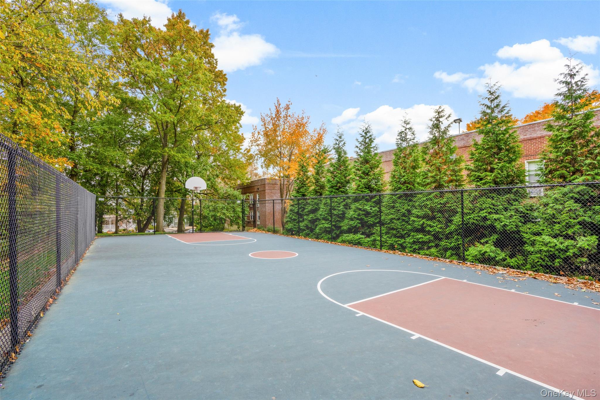 325 Palmer Terrace, Unit 2C Mamaroneck, NY 10543 - Photo 16 of 18 a view of a tennis court