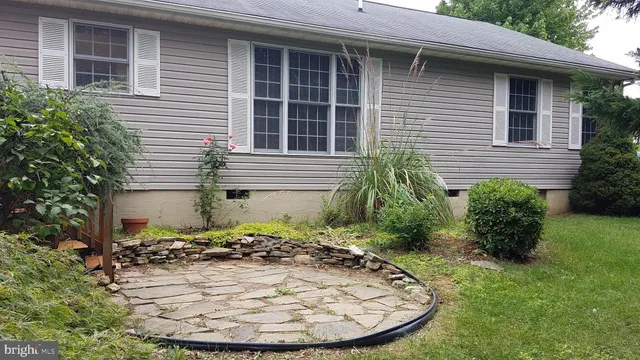 a view of a house with a backyard