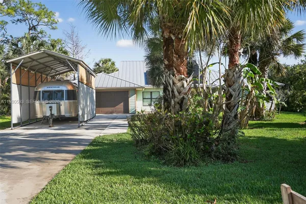 $850,000 | 8535 Southeast May Terrace, Hobe Sound, FL 33455