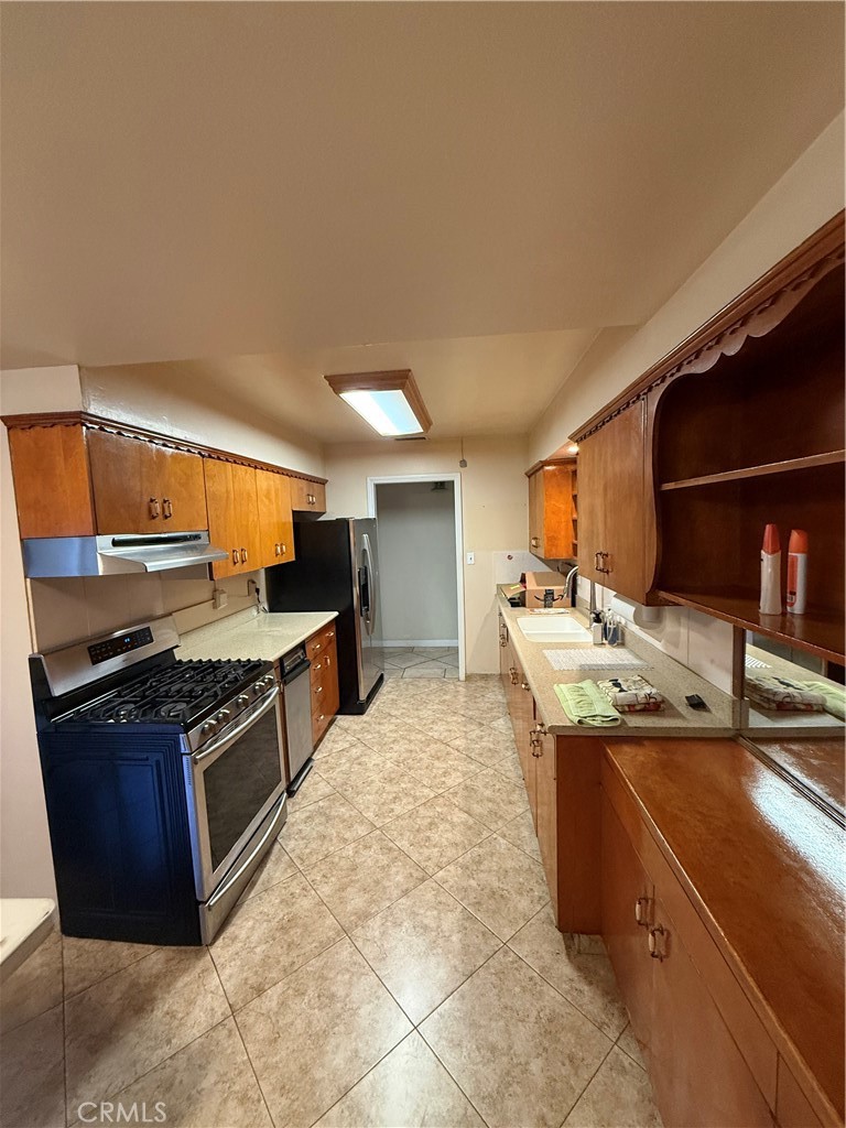 221 South Ranburn Avenue Azusa, CA 91702 - Photo 3 of 7