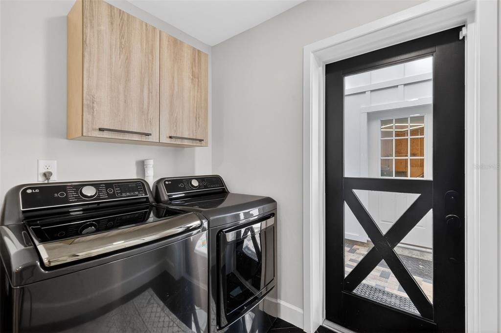 241 Bay Road Mount Dora, FL 32757 - Photo 36 of 57 a view of an oven