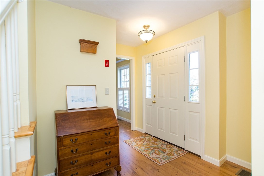 40 Berkeley Road Warwick, RI 02818 - Photo 5 of 39