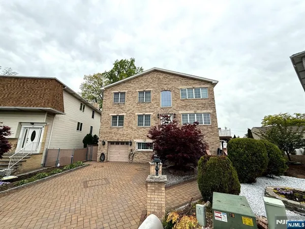 $3,700 | 44 Willow Wood Court, Unit 1, East Rutherford, NJ 07073