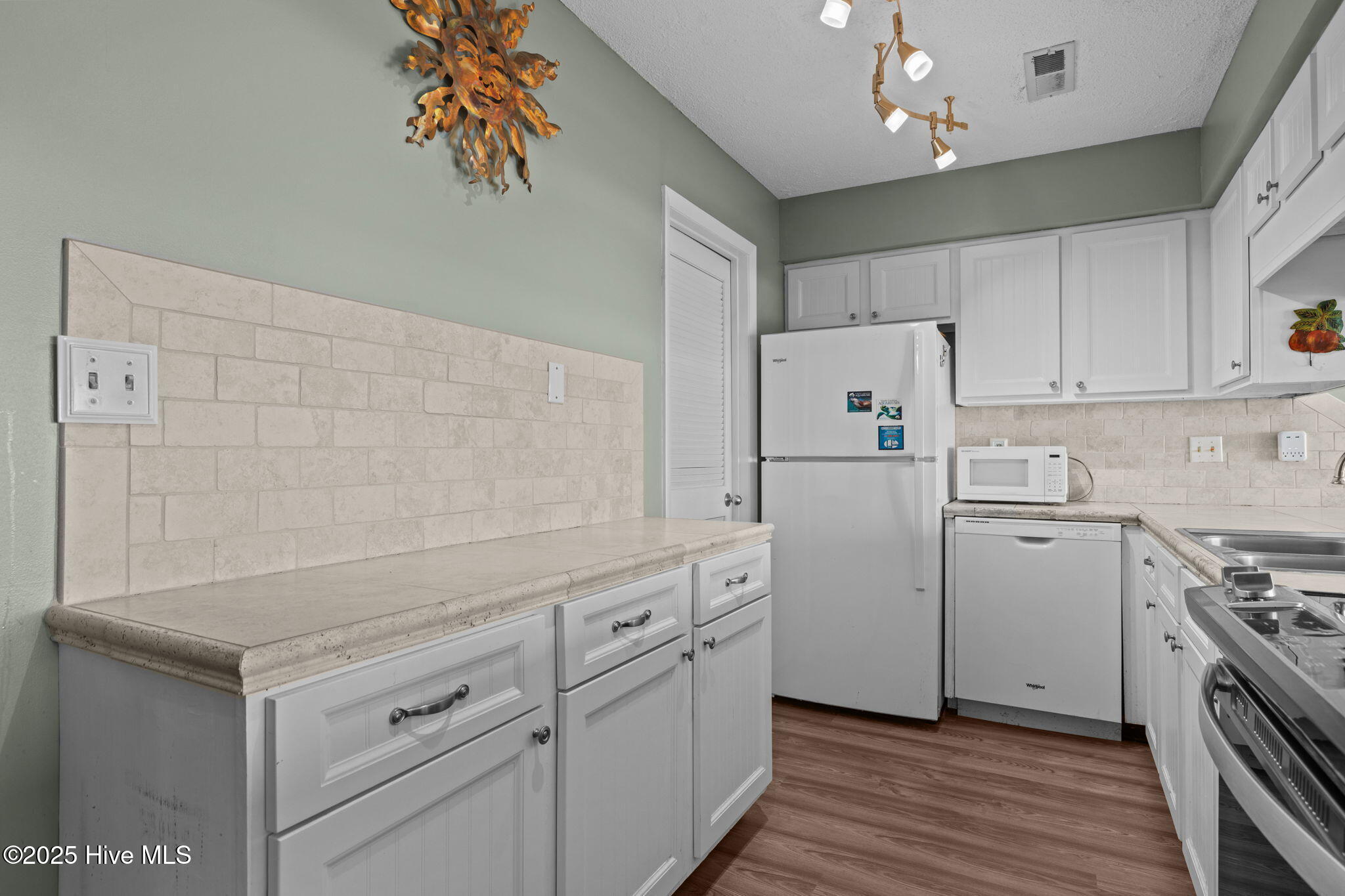 855 Salter Path Road, Unit 327 Indian Beach, NC 28512 - Photo 13 of 44 Kitchen