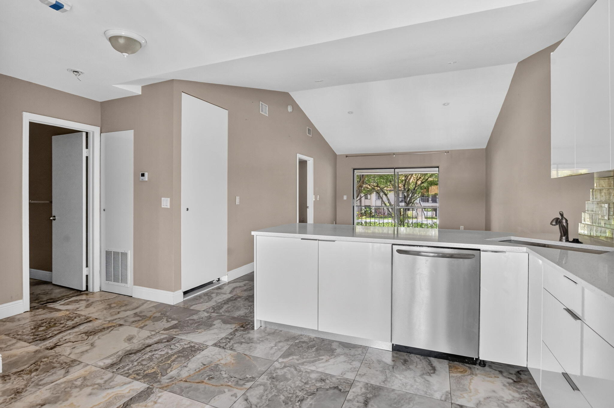 301 Club Circle, Unit 208 Boca Raton, FL 33487 - Photo 10 of 37 9-web-or-mls-DSC_3888