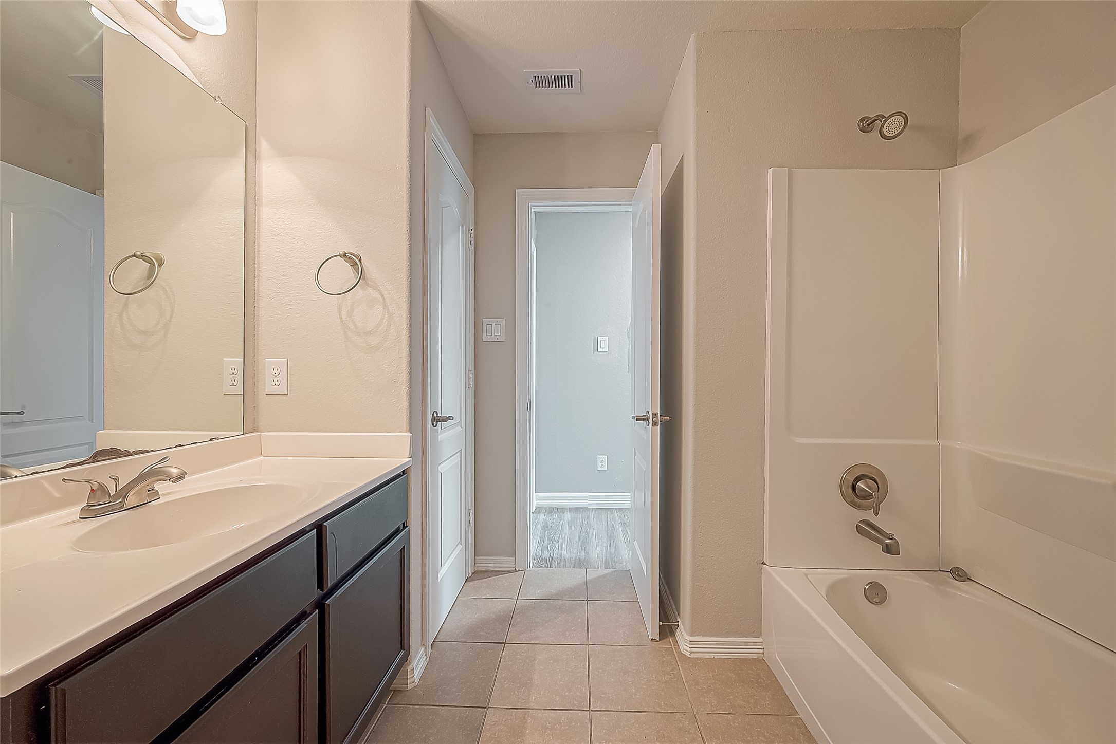 223 Sintra Lk Way Rosenberg, TX 77469 - Photo 33 of 45 Full bathroom