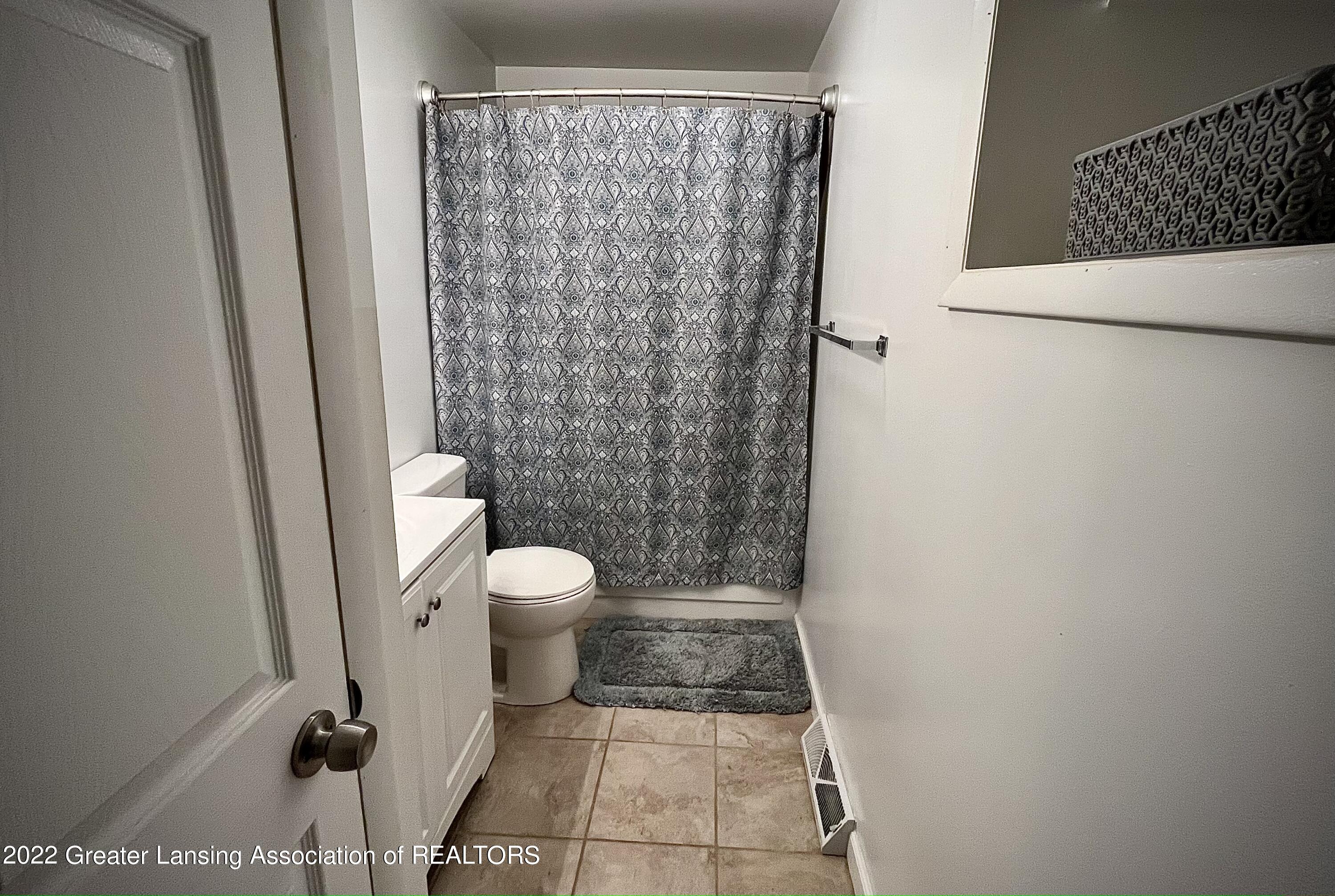 2827 Reo Road Lansing, MI 48911 - Photo 8 of 33 8