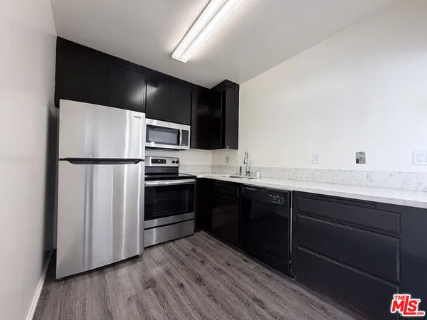 $1,850 | 1137 West 36th Place, Unit 6, Los Angeles, CA 90007