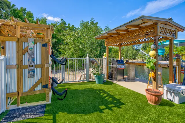 $1,089,000 | 29039 Cedar Drive, Big Pine Key, FL 33043