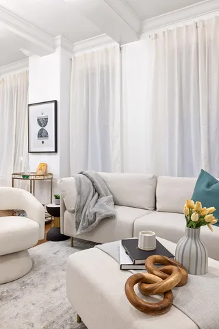 a picture of a wall with a white building