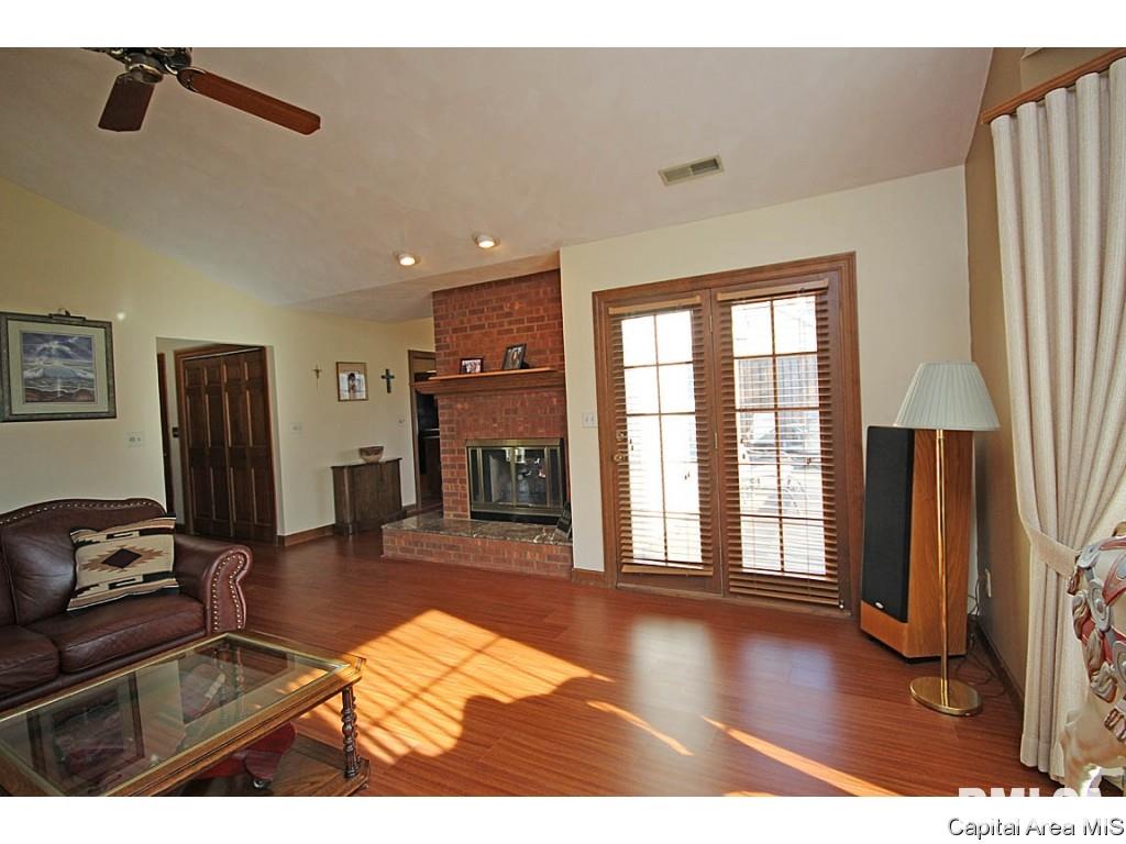 24 Chimney View Lane Springfield, IL 62707 - Photo 3 of 36 Gallery Image 3