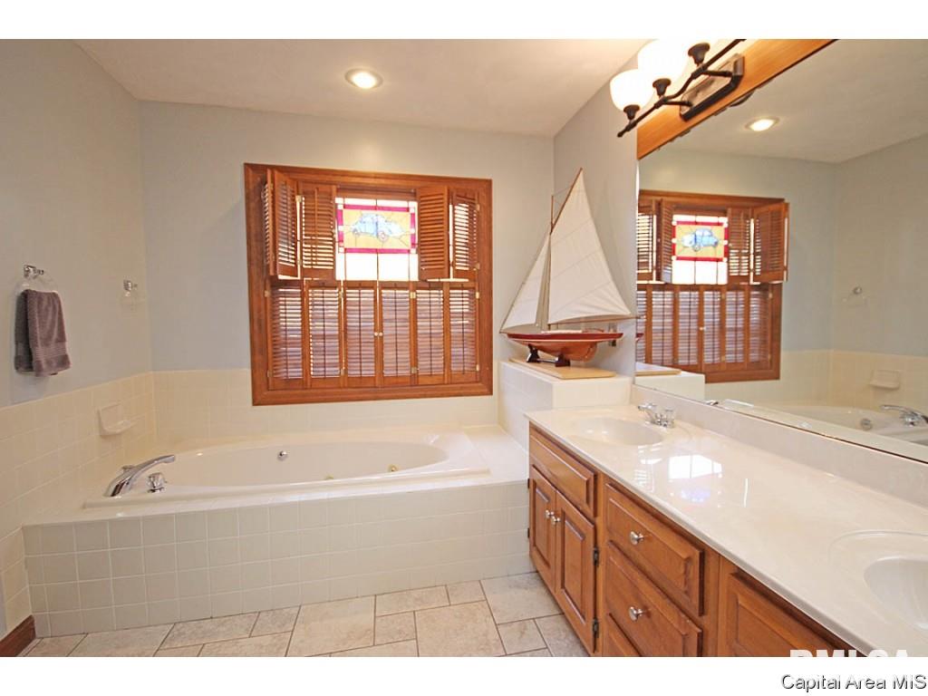 24 Chimney View Lane Springfield, IL 62707 - Photo 22 of 36 Gallery Image 22