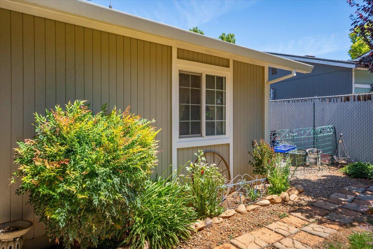 1980 Spruce Circle Anderson, CA 96007 - Photo 40 of 44 52-1980 Spruce St - E-33