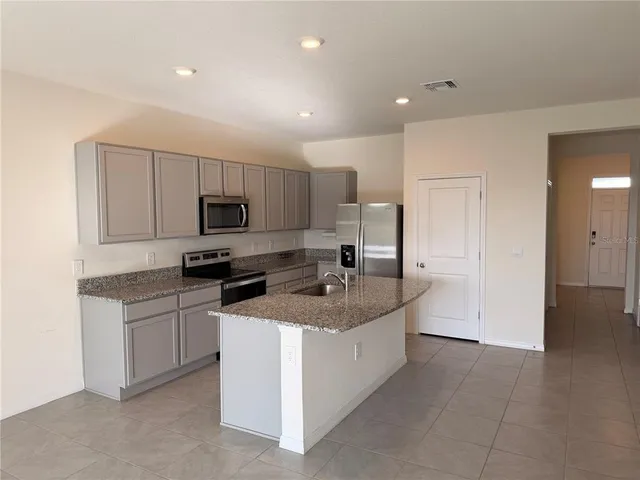 $2,250 | 17534 Crescent Moon Loop, Bradenton, FL 34211