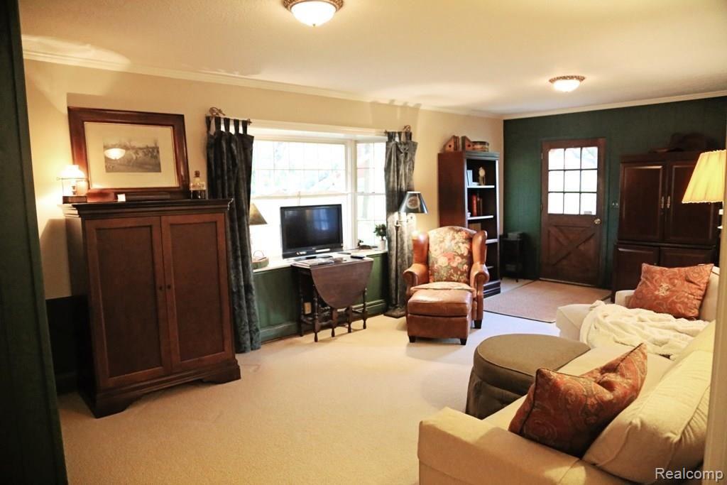 10465 Reese Road Clarkston, MI 48348 - Photo 29 of 58 Living Room