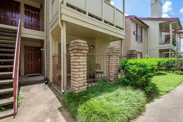 $1,400 | 2120 El Paseo Street, Unit 603, Houston, TX 77054