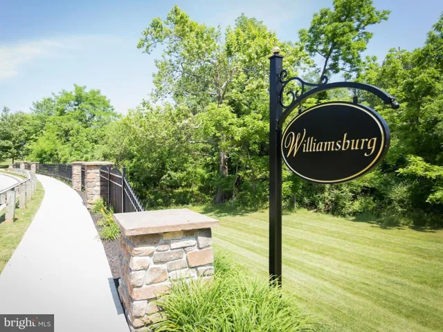 a view of small garden with entryway
