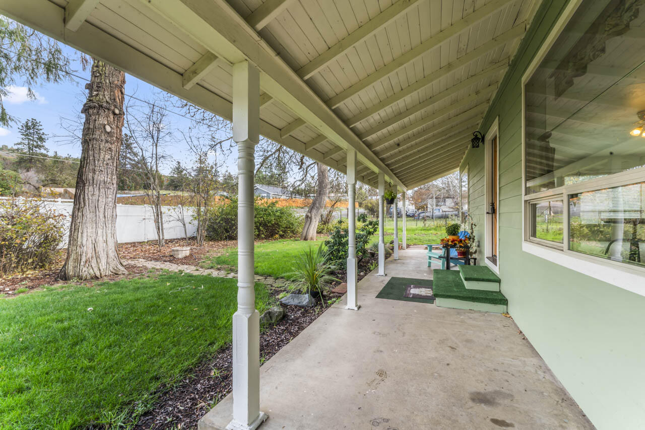 10085 Blackwell Road Central Point, OR 97502 - Photo 19 of 29