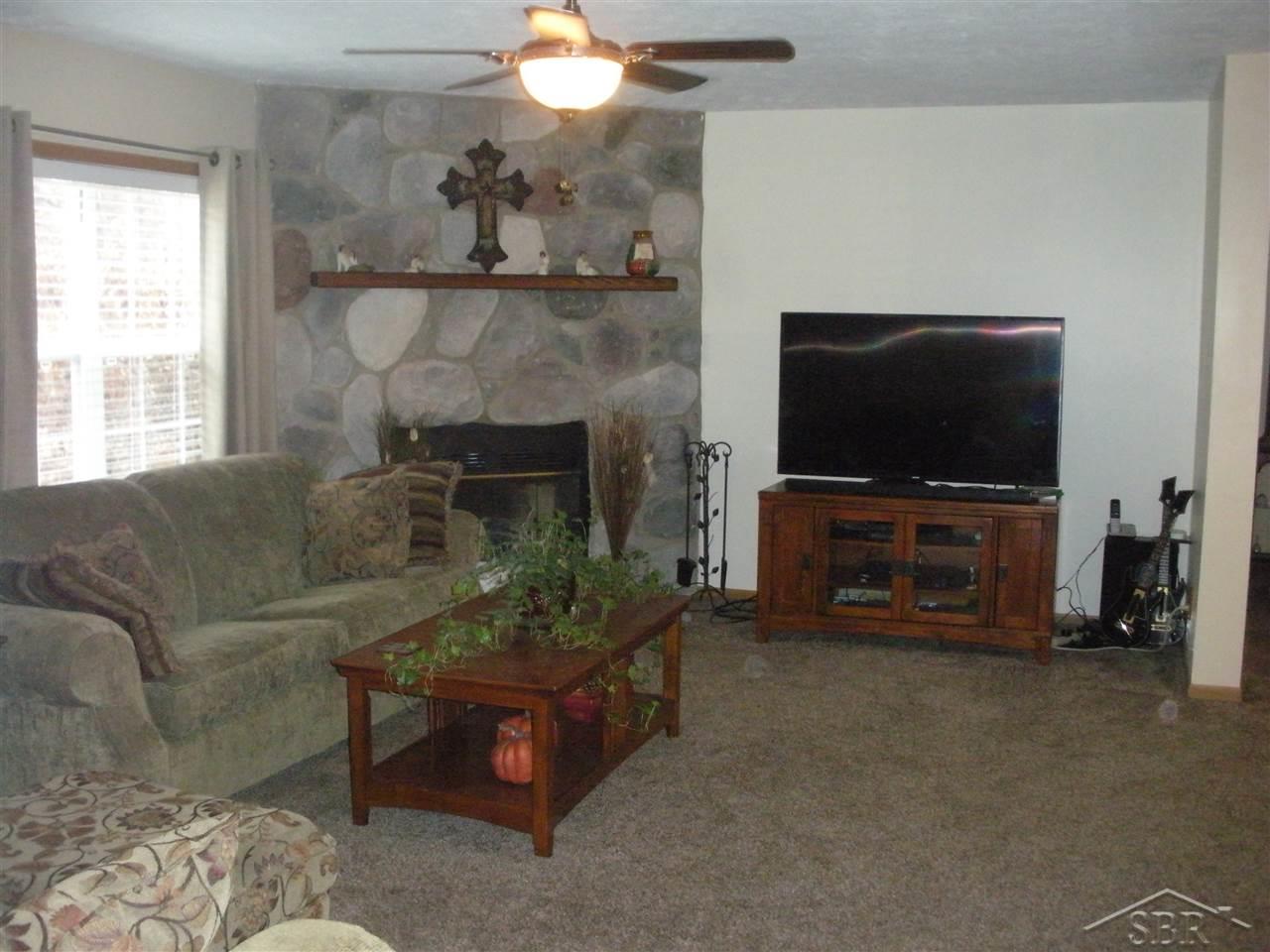 6465 Caine Road Vassar, MI 48768 - Photo 2 of 36 31335326-1.JPG