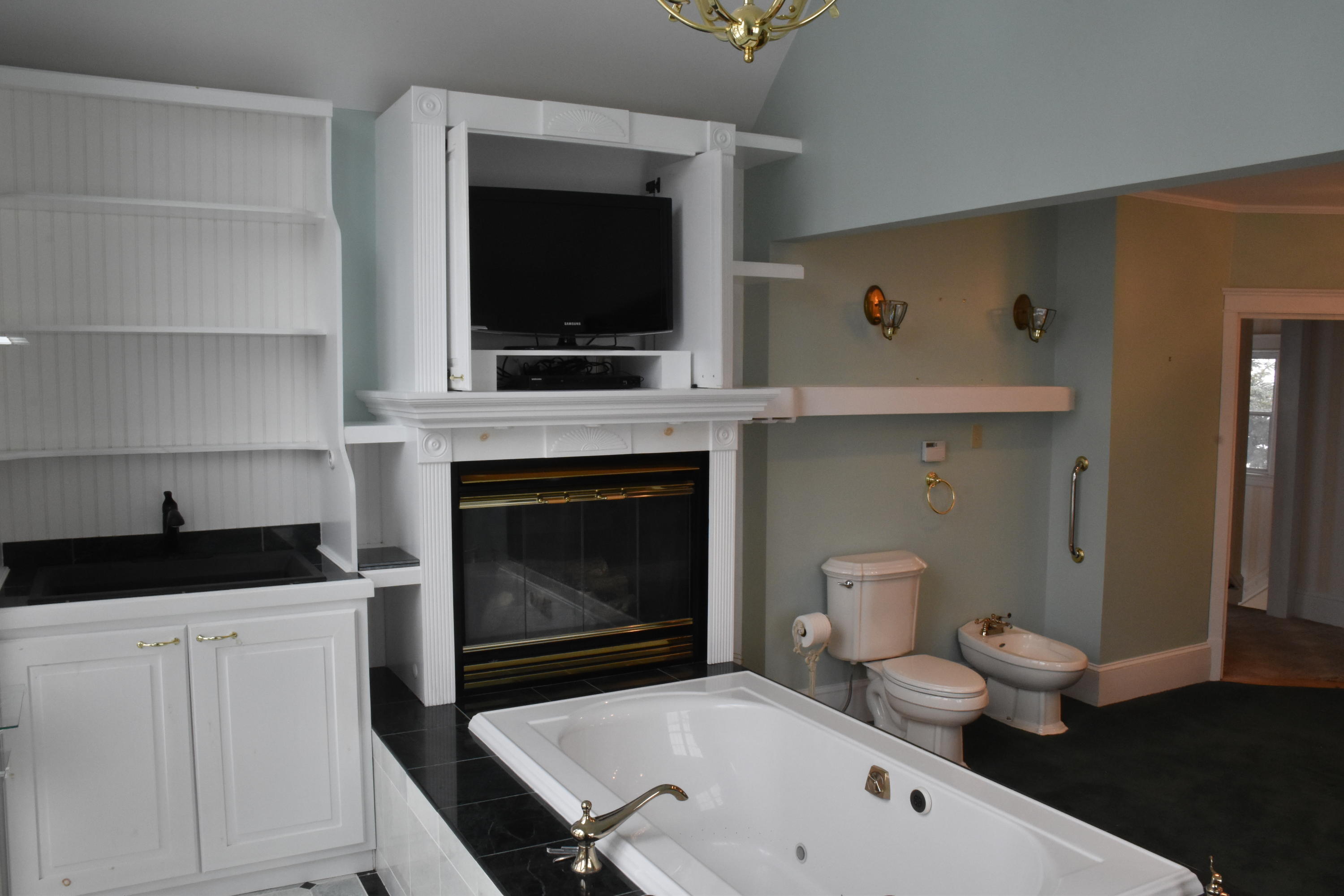 17 Albion Road South China, ME 04358 - Photo 34 of 36 Master Bath