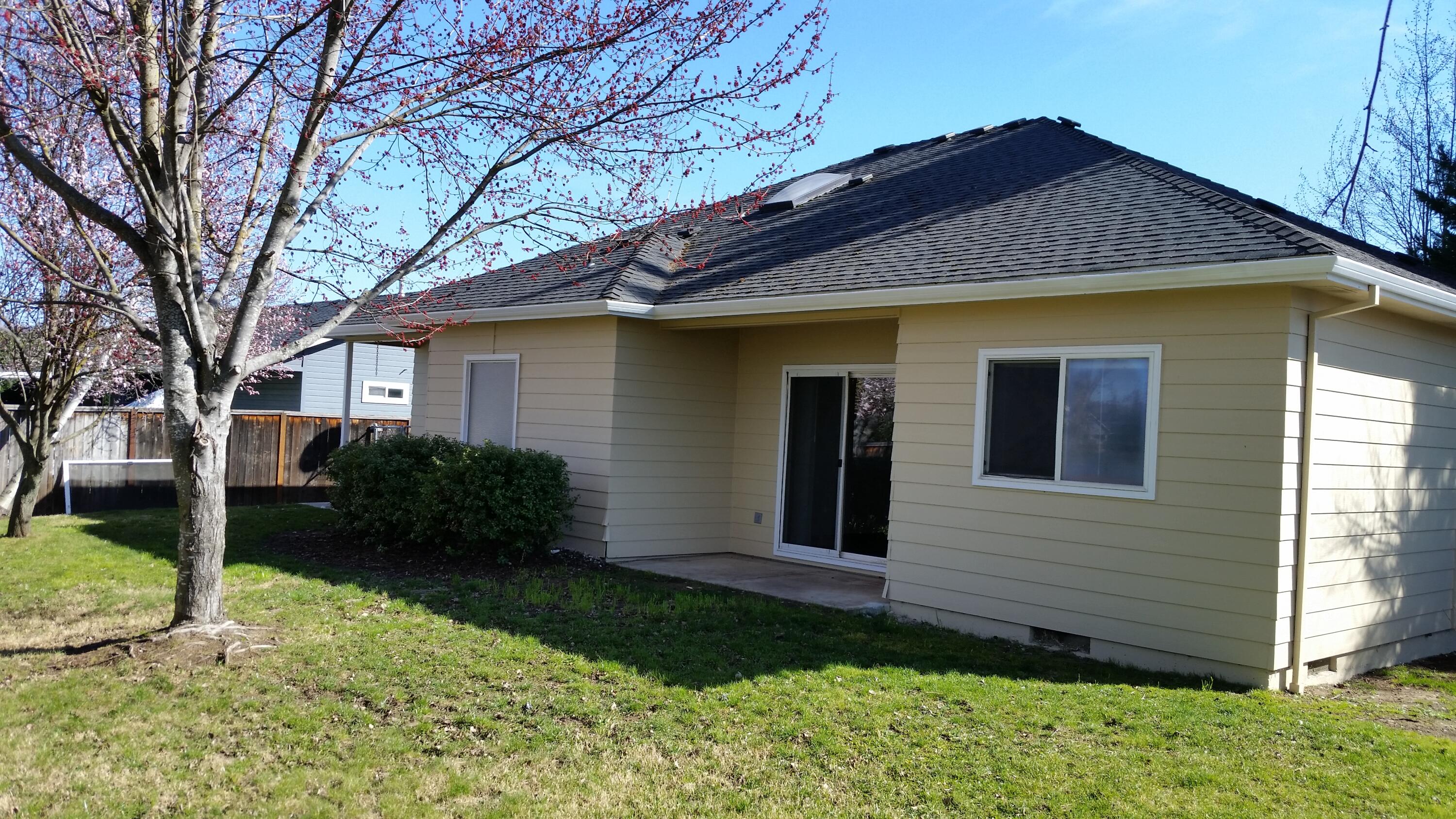 2403 Beebe Road Central Point, OR 97502 - Photo 2 of 24 Rear View