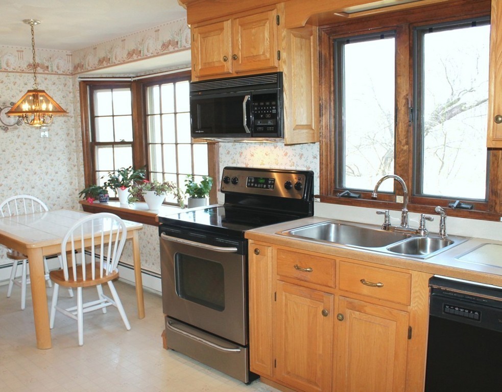 32 Meadowbrook Road Bedford, MA 01730 - Photo 12 of 20 Gallery Image 12